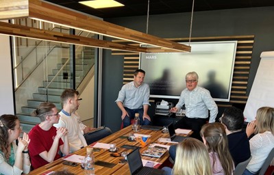 Atelier de réflexion avec Vincent LE CERF, docteur en Intelligences Artificielles et les experts d’E-net Business. Le thème : Le WEB dans 10 ans, quels sont les enjeux cruciaux ?