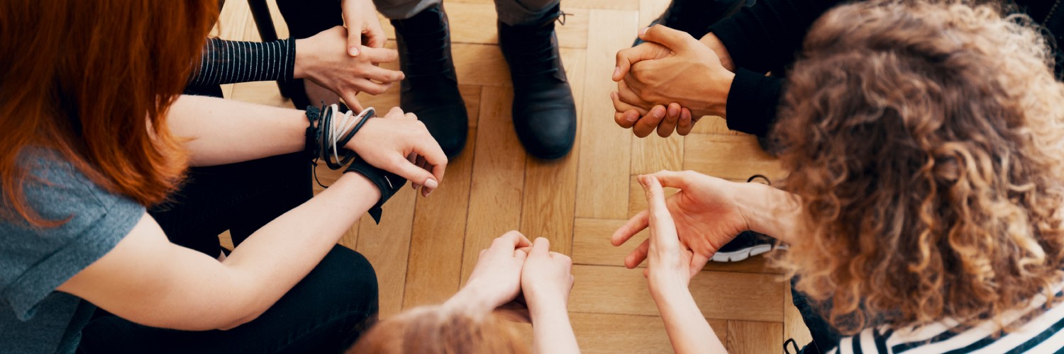 atelier d'échange sur l'IA chez E-net Business avec Georges-Louis BOUCHEZ : ici, discussion sur la santé mentale chez les adolescents