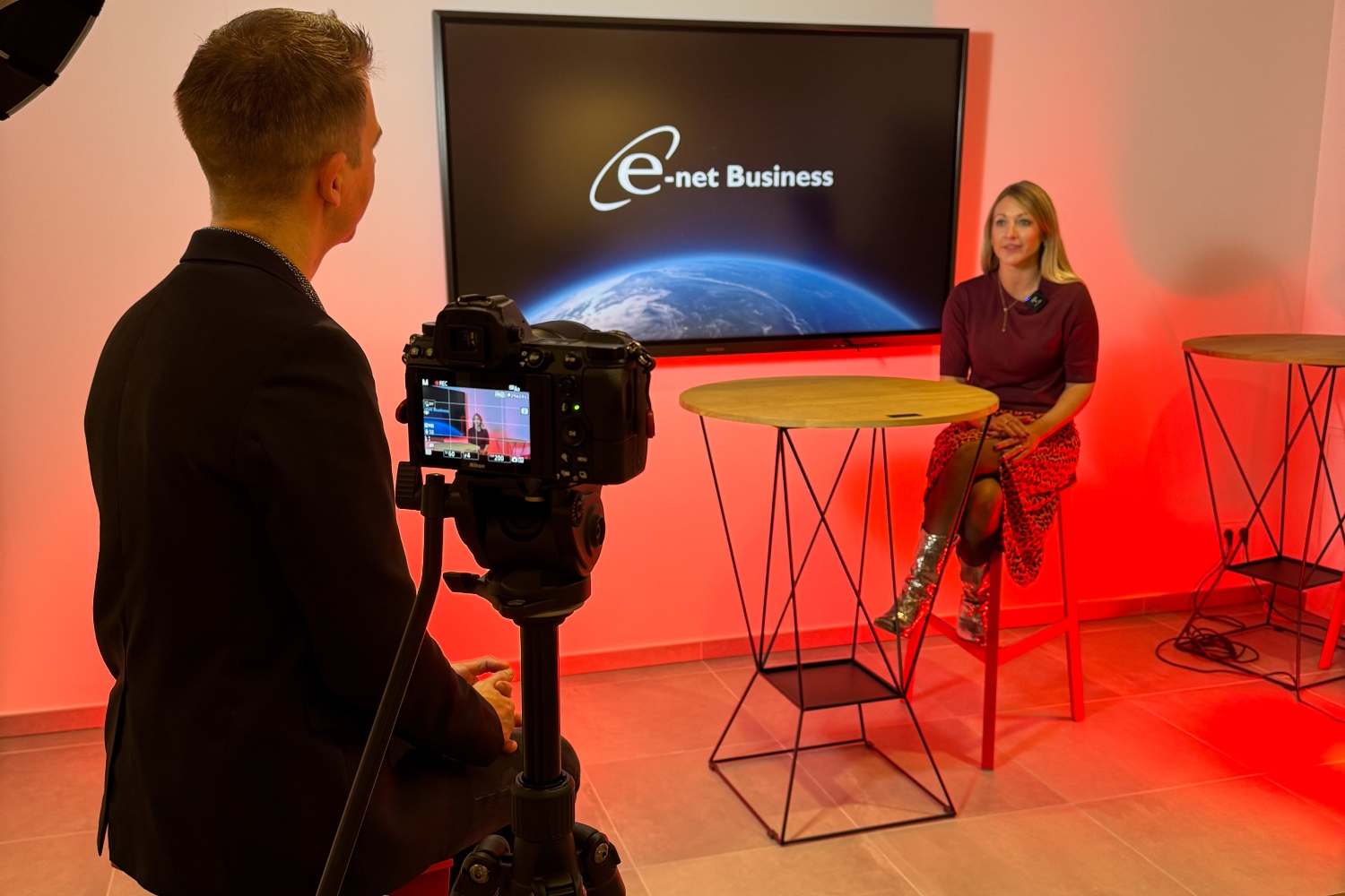 Début de la Semaine mondiale de l'entrepreneuriat chez E-net Business, accompagné de David Clarinval et d'entrepreneurs talentueux.