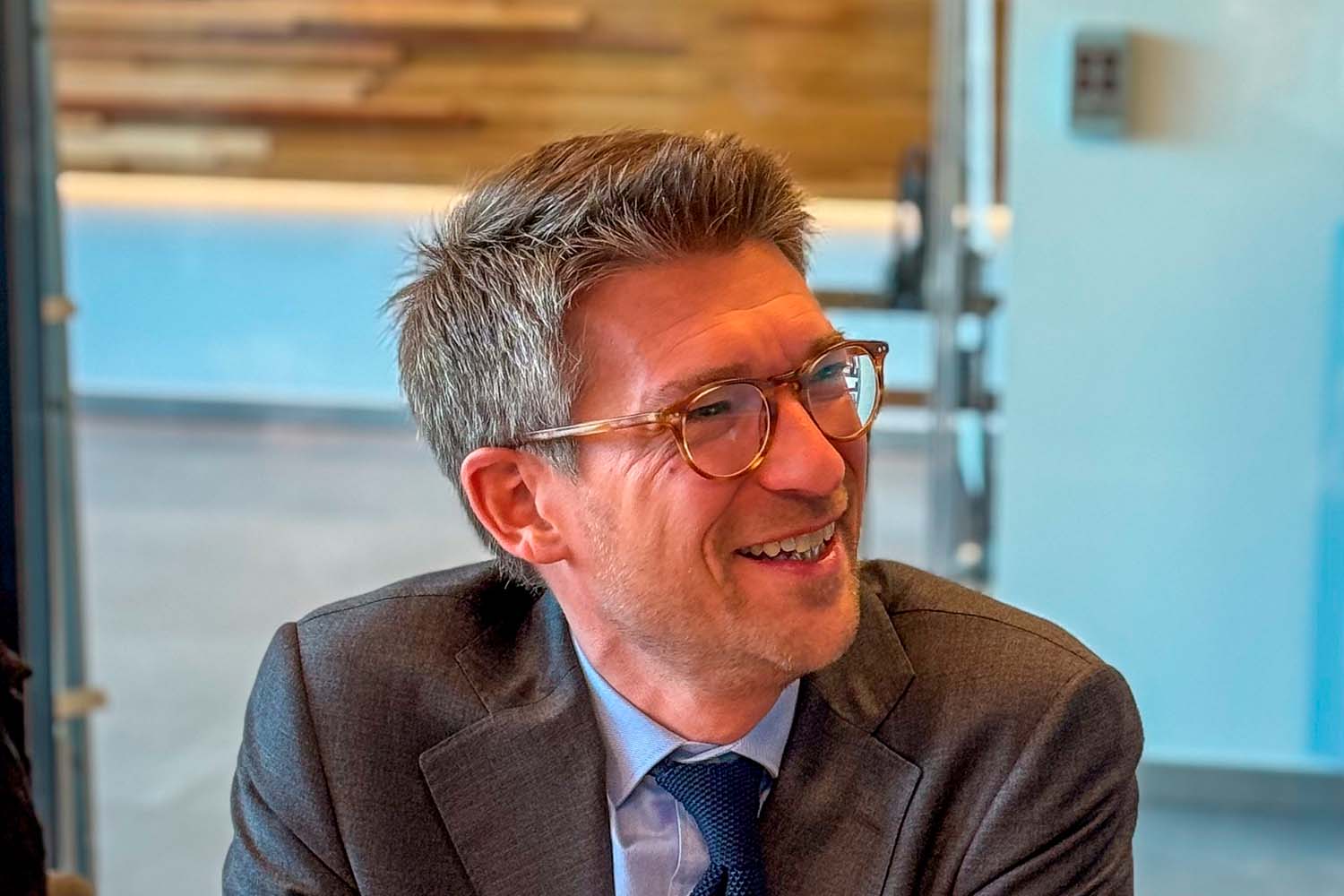 Monsieur Pierre-Yves DERMAGNE, Vice-Premier ministre fédéral et ministre de l'Économie et du Travail, chez E-net Business